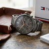 Ρολόι Ανδρικό Tommy Hilfiger Ρολόι Ανδρικό Tommy Hilfiger Χρονογράφος Ατσάλινο Γκρι με Μαύρο Καντράν 1710711